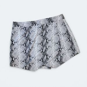 Cloud Ten Snakeskin Print Women's Shorts Skort Vegan Faux Leather Size Small